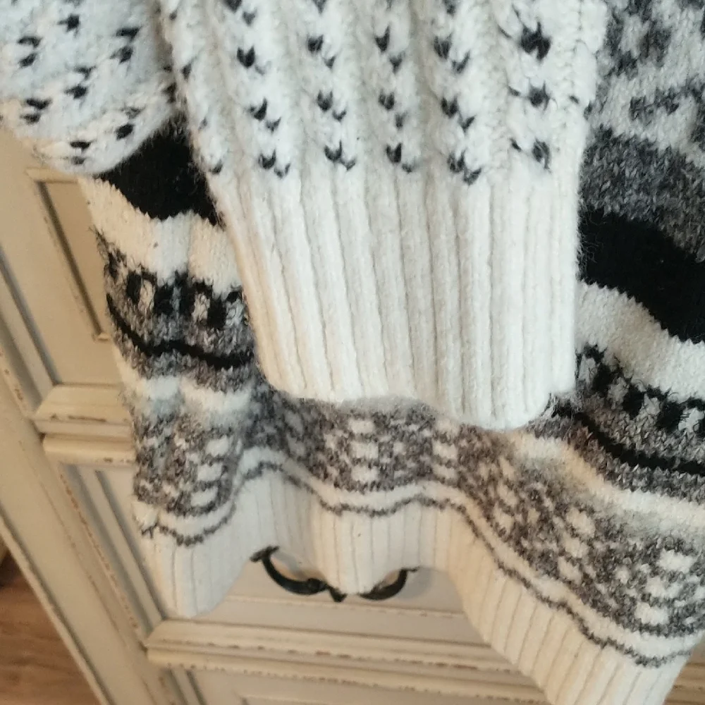 a.n.a Black and White Patterned Sweater - Picture 5 of 7